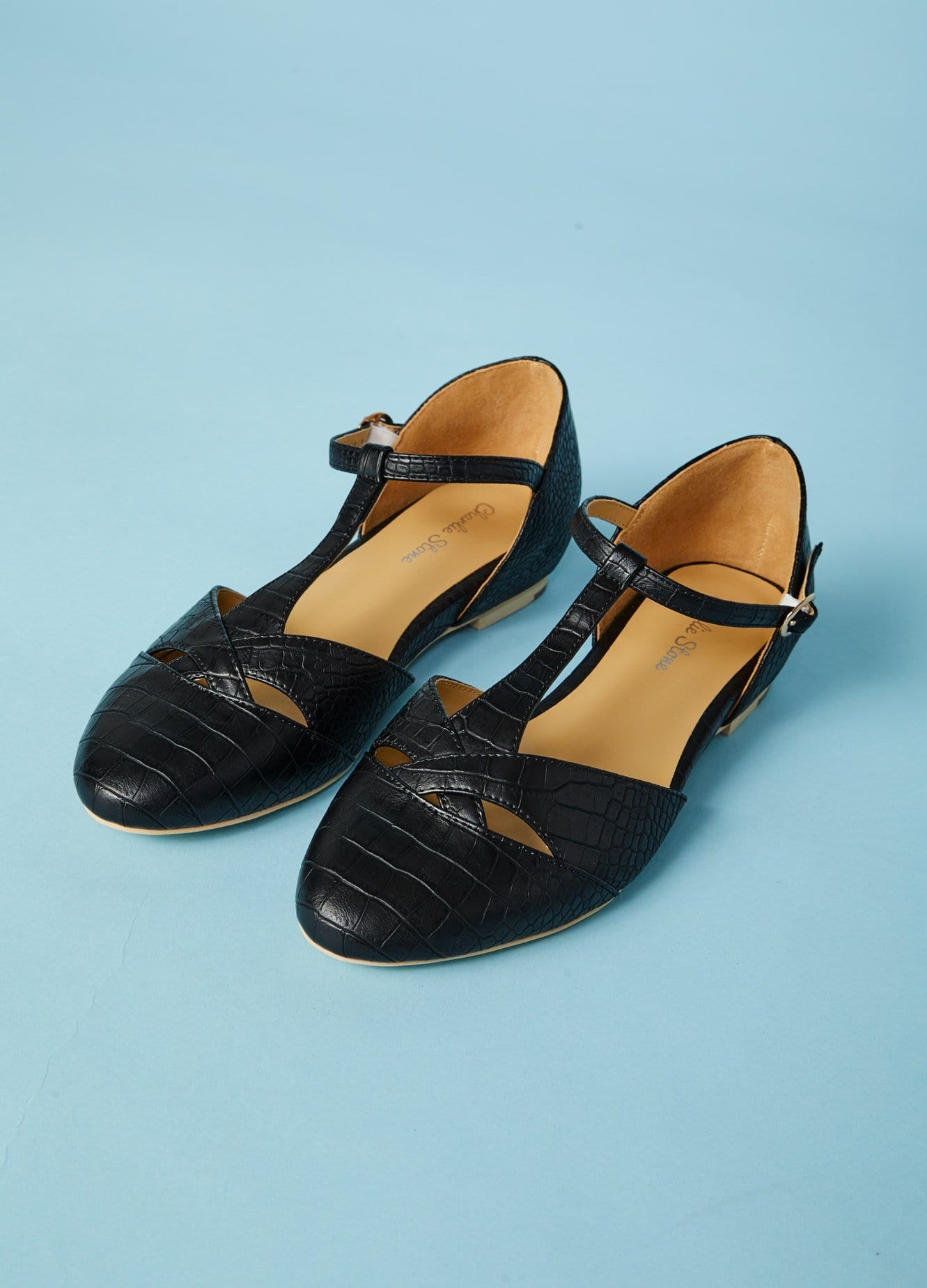 Vegan black shoes with t-strap | Stone Shoes | Buy online – Dress the bird