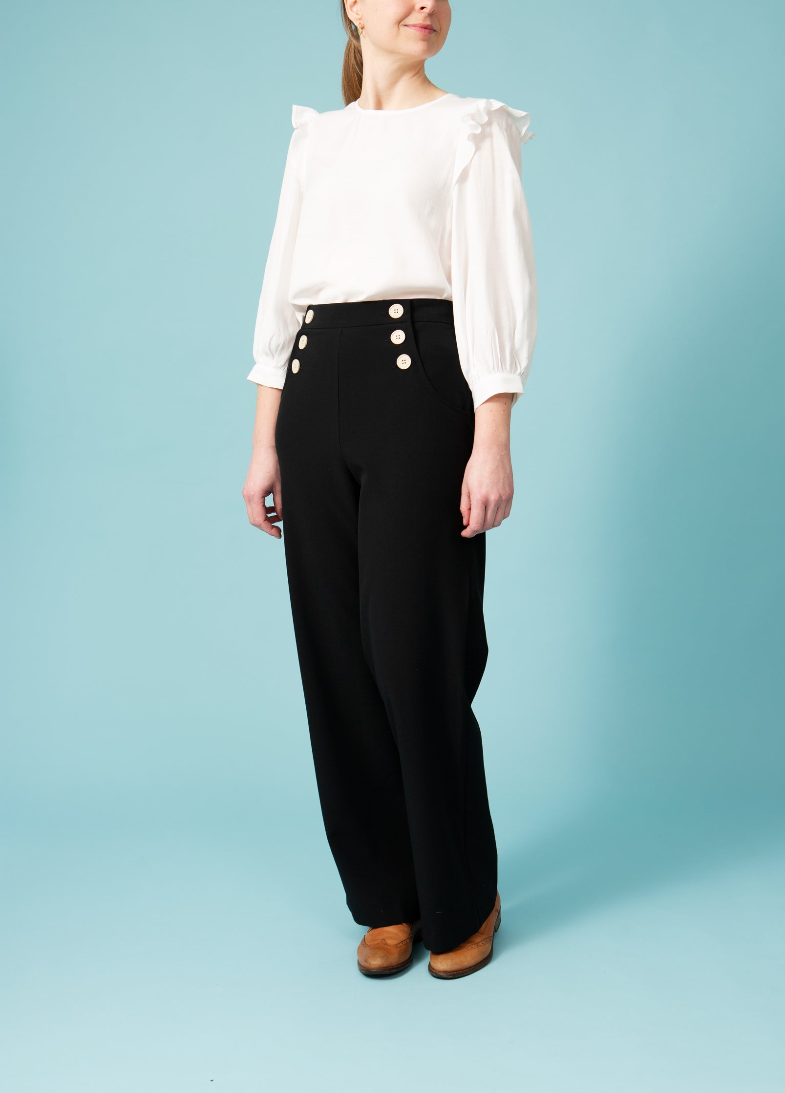 Sorte bukser høj talje og knapper i siden | Køb online | Pretty Retro – Dress the bird