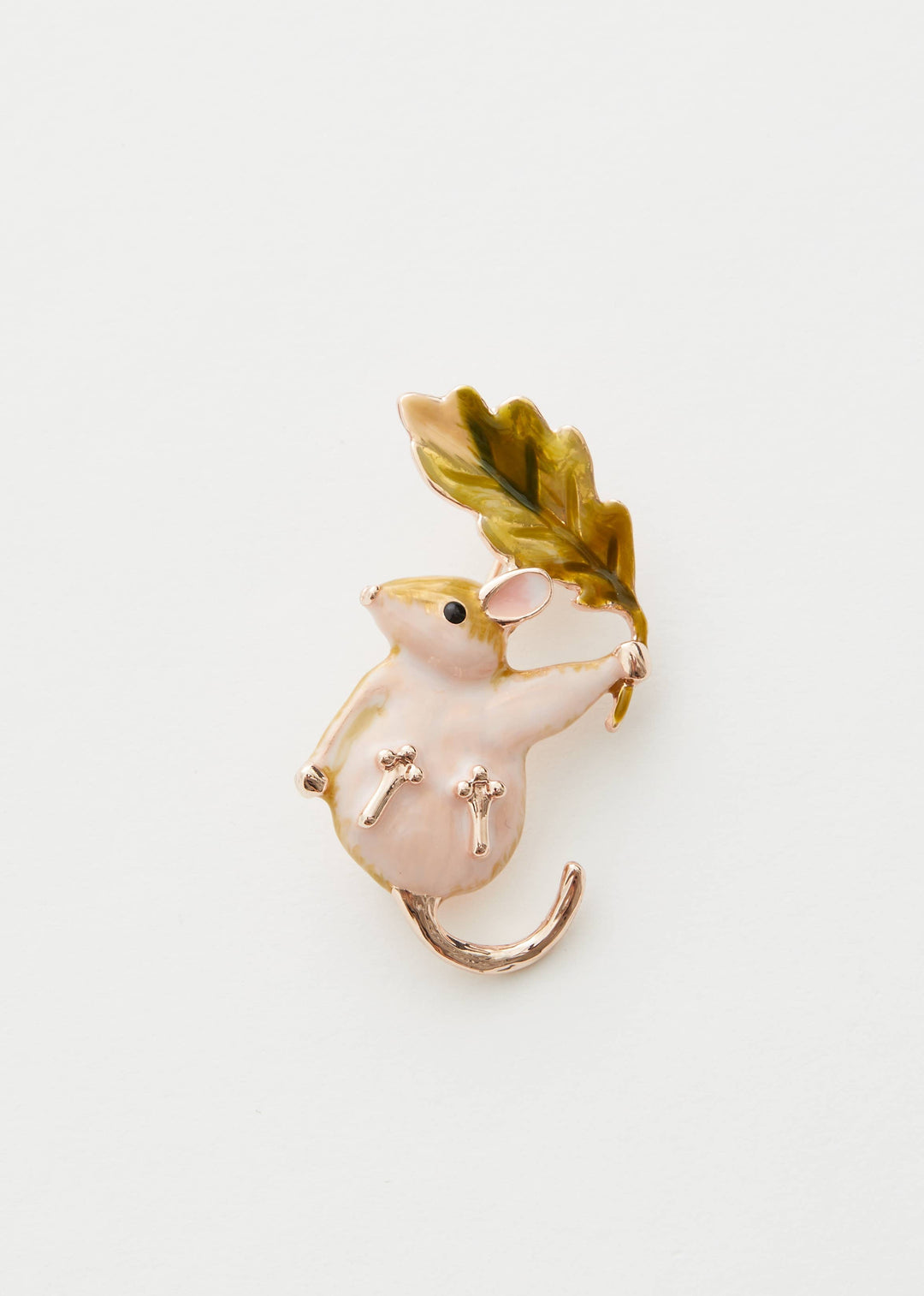 Broche med hasselmus