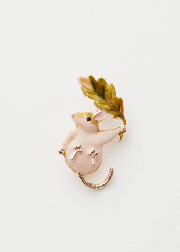 Broche med hasselmus