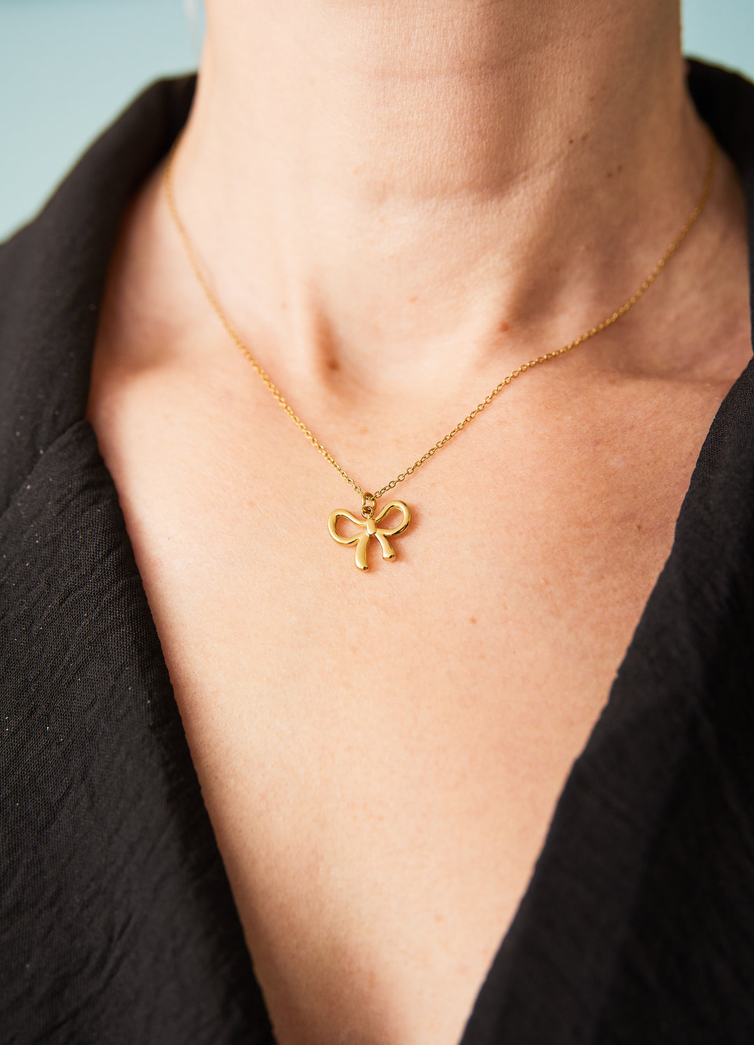 Halskæde med sløjfevedhæng