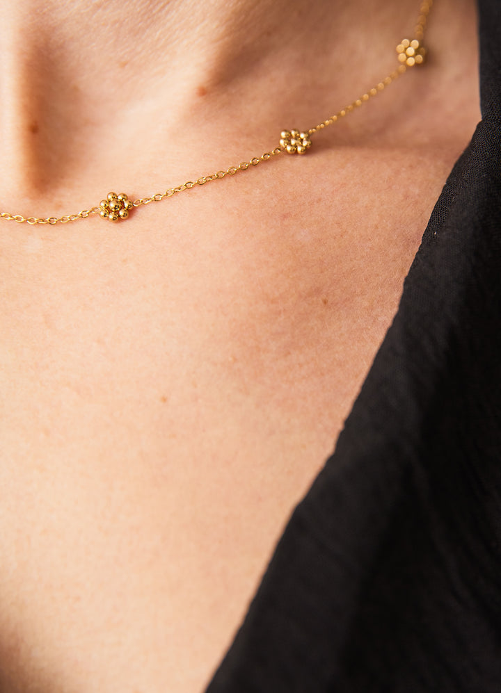 Halskæde med små blomster