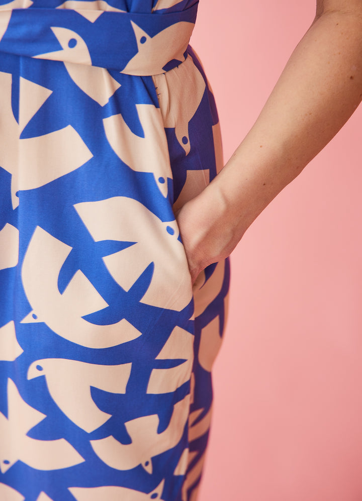 Skjortekjole med grafiske fugle