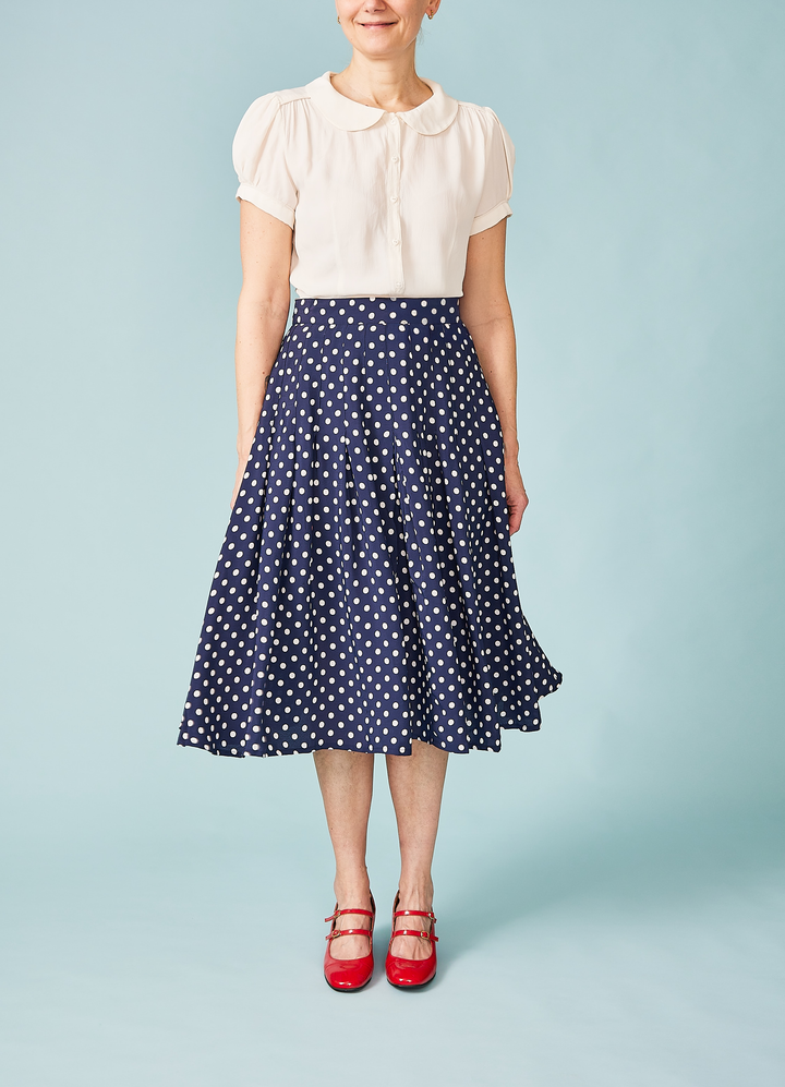 Lucille Pleated Skirt - navy polkaprikker