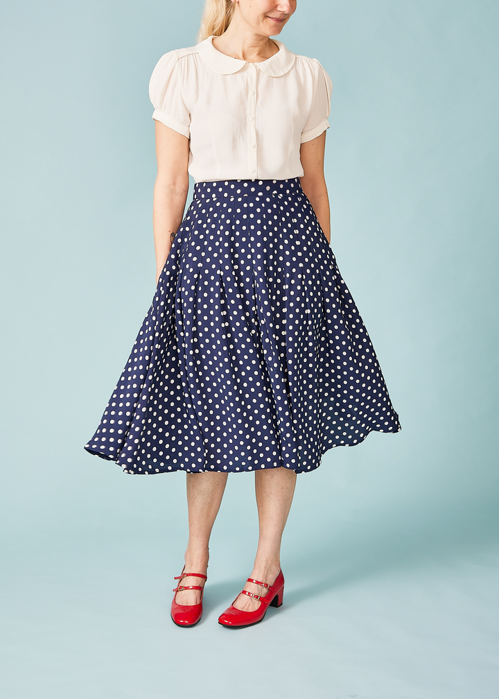 Lucille Pleated Skirt - navy polkaprikker
