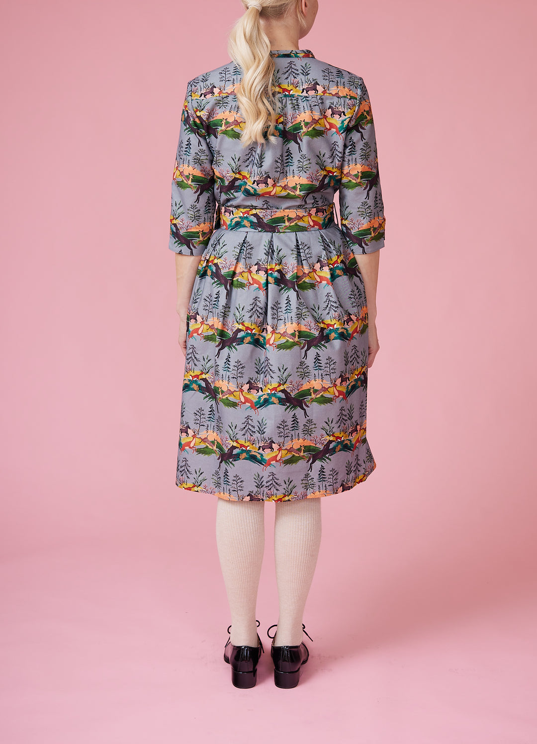 Cynthia skjortekjole - eggshell leaping deer