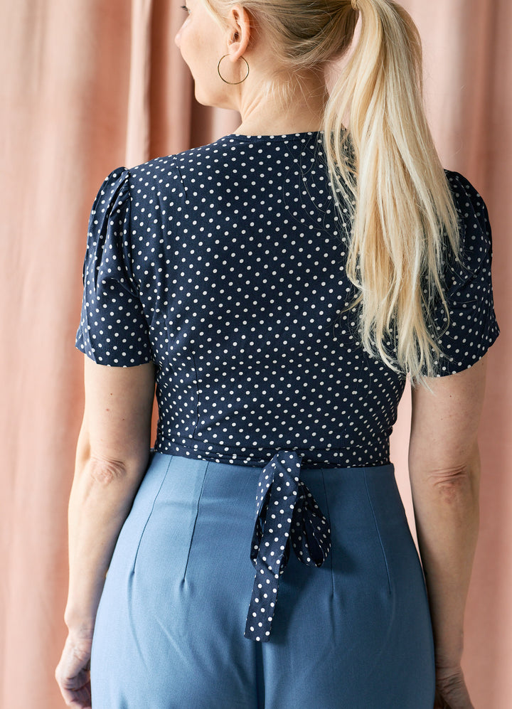 Pin-up wrap top - navy/hvid
