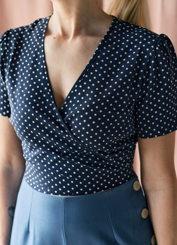 Pin-up wrap top - navy/hvid